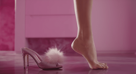 La réalisatrice de Barbie, Greta Gerwig, a refusé d'utiliser CGI pour le tir aux pieds arqués de Margot Robbie