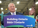 Le premier ministre de l'Ontario, Doug Ford, prévoit un déficit de 2,2 milliards de dollars pour l'exercice 2022-2023, une baisse spectaculaire par rapport au déficit de près de 20 milliards de dollars prévu dans le budget de 2022.