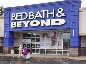 Les clients achètent dans un magasin Bed Bath & Beyond Inc. à Forest Park, Illinois.