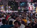 Une vue de la foule sur une place de marché avant la Journée mondiale de la population à Kolkata, en Inde, le 09 juillet 2023