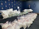 Inspecteur de police de Toronto  Mandeep Mann montre 60 millions de dollars de drogues saisies au siège de la police le jeudi 17 novembre 2022.
