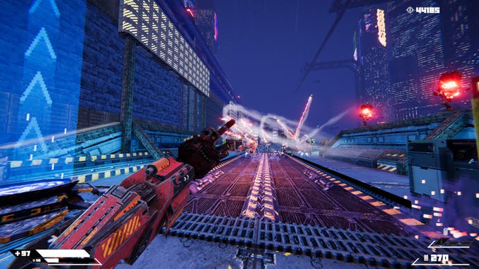 Une capture d'écran de Turbo Overkill, montrant le joueur renversant des ennemis alors qu'ils lancent des mini-roquettes sur eux.