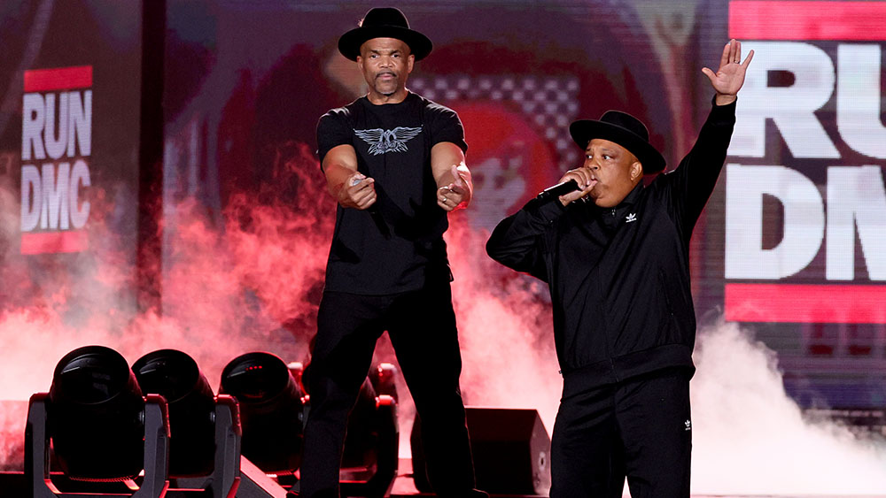 Darryl McDaniels et Joseph Simmons de Run-DMC se produisent au Hip Hop 50 Live Concert au Yankee Stadium.