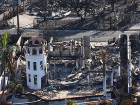 bâtiments incendiés dans le quartier historique de Lahaina