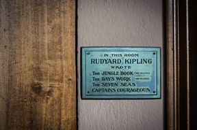 Une plaque à Naulakha, également connue sous le nom de Rudyard Kipling House.  (Kelly Fletcher/Maison Rudyard Kipling)