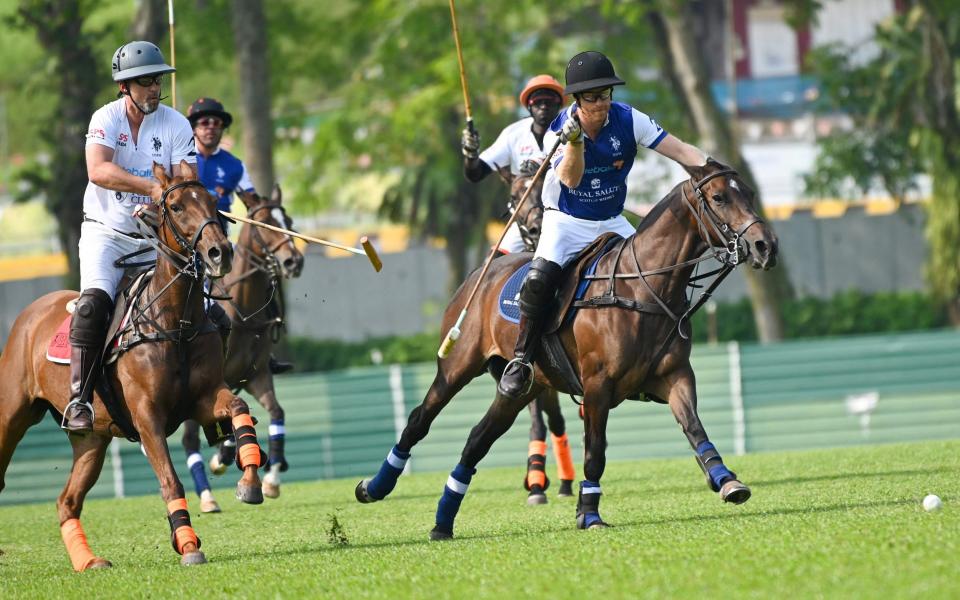 Le prince Harry participe à la Sentebale ISPS Handa Polo Cup à Singapour