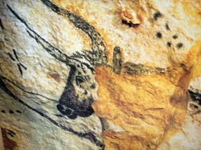 Aux grottes de Lascaux, vous pouvez voir une réplique presque parfaite de peintures animalières réalisées il y a plus de 15 000 ans.  (Photo de Rick Steves)