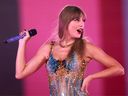 L'auteur-compositeur-interprète américain Taylor Swift se produit lors de sa tournée Eras au stade Sofi à Inglewood, en Californie. 