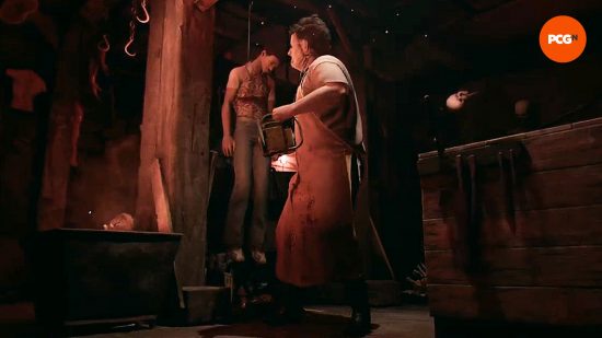 Bubba brandit une tronçonneuse dans son sous-sol, tandis qu'un jeune homme est suspendu à un crochet à viande dans le jeu The Texas Chain Saw Massacre.