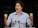 Le premier ministre Justin Trudeau prend la parole lors de la cérémonie d'ouverture des Jeux autochtones de l'Amérique du Nord à Halifax le 16 juillet 2023. Michael Higgins reproche à Trudeau d'avoir accusé Pierre Poilievre de 
