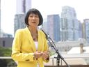 Olivia Chow répond aux premières questions des médias en tant que maire de Toronto après avoir prêté serment à l'hôtel de ville le 12 juillet 2023.