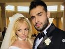 Britney Spears et Sam Asghari sont photographiés dans un portrait de mariage publié sur son compte Instagram.