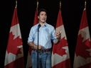Le premier ministre Justin Trudeau fait une déclaration au sujet des incendies de forêt dans l'Ouest canadien à Charlottetown, le dimanche 20 août 2023. 