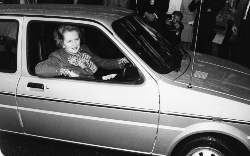 Le Premier ministre Margaret Thatcher arrive dans sa voiture Mini Metro pour ouvrir le Salon automobile de Birmingham, 1980 : Mann a travaillé sur le métro plus tard au cours de sa carrière à British Leyland