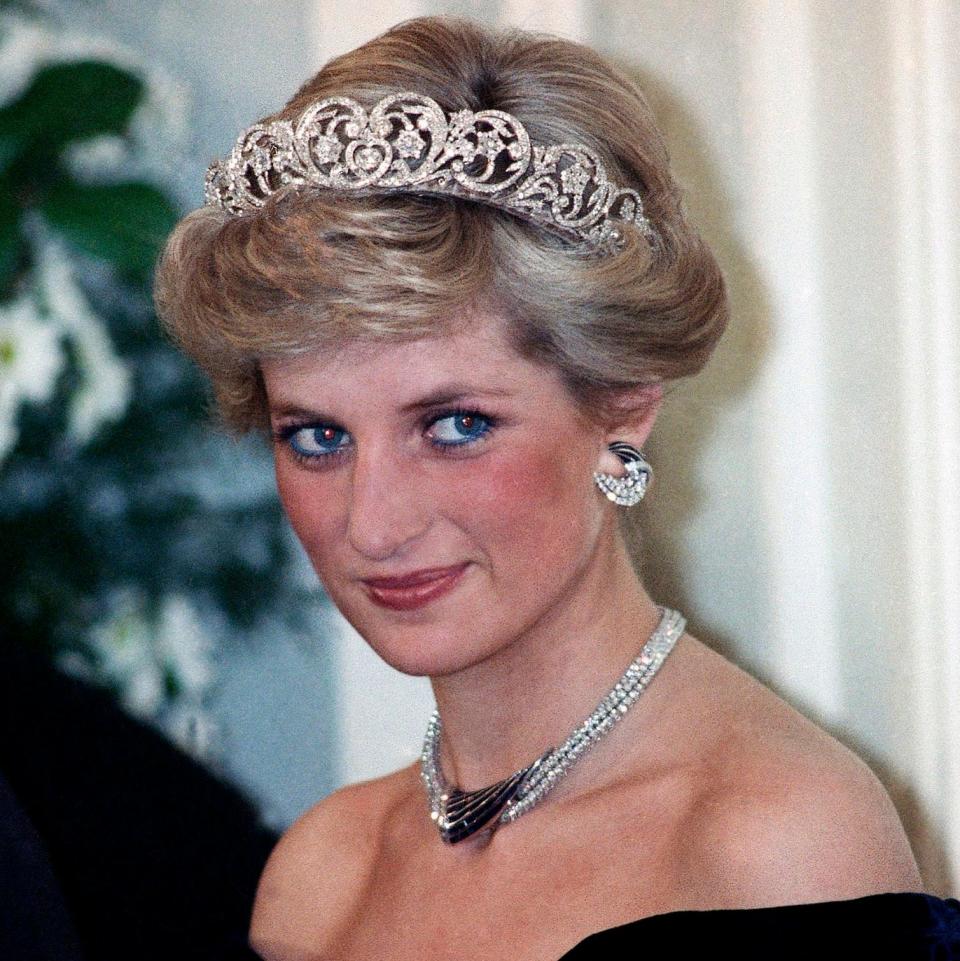 Diana, princesse de Galles, se qualifie de « reine du cœur des gens »