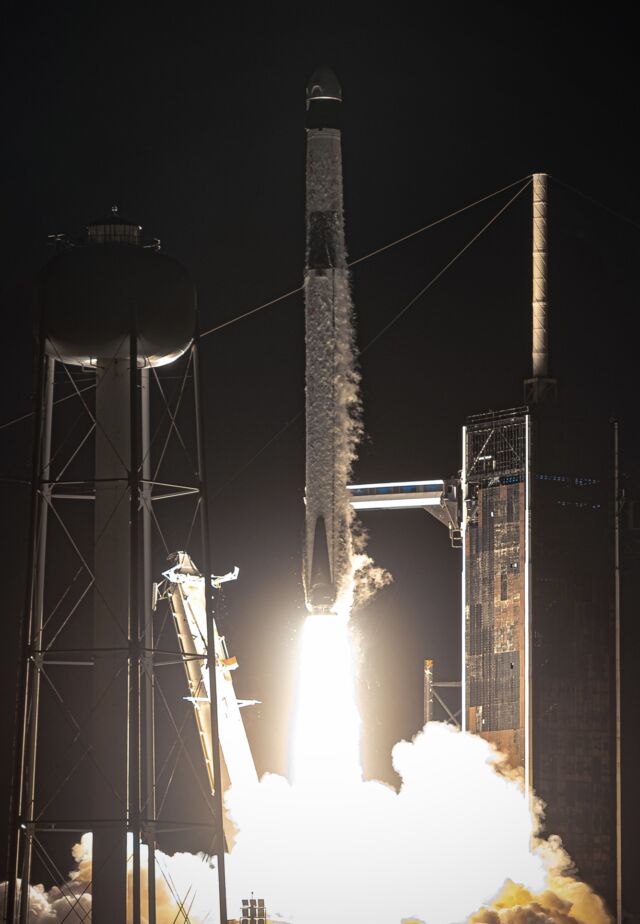 Une fusée SpaceX Falcon 9 décolle samedi avec un équipage de quatre personnes en direction de la Station spatiale internationale.