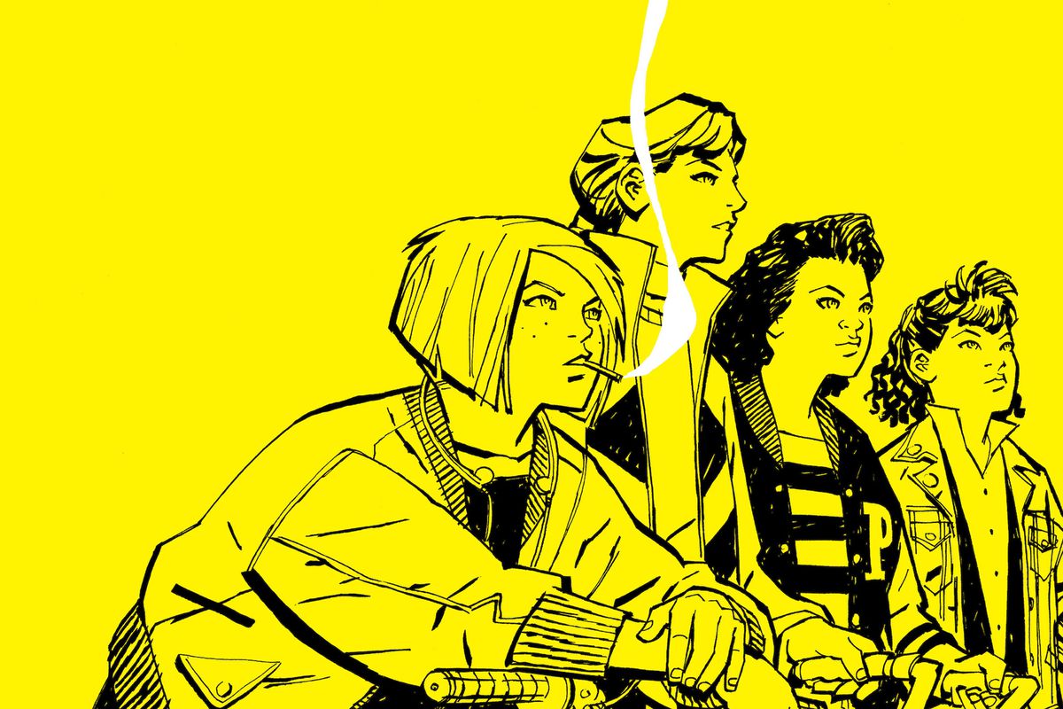 Mac, KJ, Tiffany et Erin se tiennent au courant des œuvres de Paper Girls, Image Comics (2016).  Mac est penchée sur le guidon de son vélo et fume une cigarette.