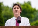 Le cabinet de Justin Trudeau se réunit cette semaine pour planifier sa propre version de ce qui pourrait devenir une charge politique de la brigade légère, surtout à la lumière de ses politiques d'immigration et de sa nouvelle réglementation sur l'électricité propre, écrit Jack Mintz.  