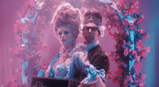 Taylor Swift and Jack Antonoff in Bejeweled music video
