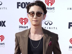 Shinjiro Atae arrive aux iHeartRadio Music Awards le lundi 27 mars 2023 au Dolby Theatre de Los Angeles.