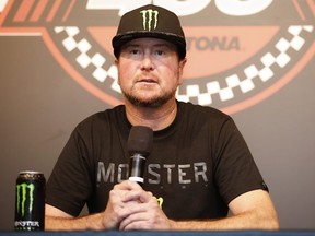 Kurt Busch, pilote de la NASCAR Cup Series, annonce sa retraite de la course avant la NASCAR Cup Series Coke Zero Sugar 400 au Daytona International Speedway le 26 août 2023 à Daytona Beach, en Floride.