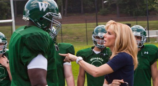 THE BLIND SIDE, foreground from left: Quinton Aaron, Sandra Bullock, 2009. Ph: Ralph Nelson/©Warner Bros./Courtesy Everett Collection