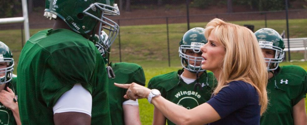 THE BLIND SIDE, foreground from left: Quinton Aaron, Sandra Bullock, 2009. Ph: Ralph Nelson/©Warner Bros./Courtesy Everett Collection