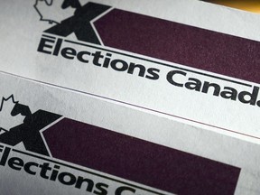Un ancien employé du Cabinet du premier ministre a été condamné à une amende de 1 500 $ par le commissaire aux élections pour avoir sciemment voté dans la mauvaise circonscription en 2021. Un logo d'Élections Canada est affiché le mardi 31 août 2021.