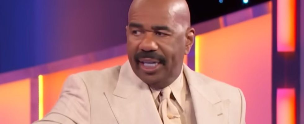 Steve Harvey in cream colored suit on Family Feud