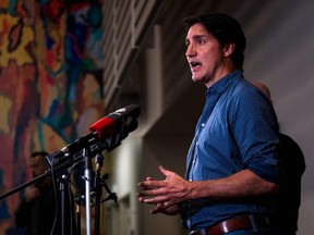 Le premier ministre Justin Trudeau prend la parole à Edmonton, le 18 août. La flambée du coût de la vie devient une vulnérabilité pour le gouvernement Trudeau.