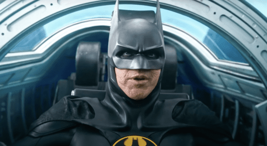 Une scène supprimée en flash expliquant pourquoi Bruce Wayne de Michael Keaton a démissionné soulève également des questions sur le voyage dans le temps, selon le réalisateur