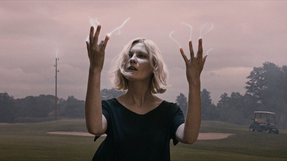 Kirsten Dunst a des doigts d'espace dans Melancholia