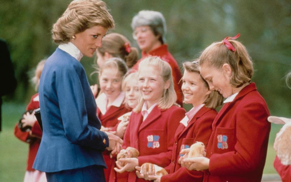La princesse Diana visitant l'école en 1989