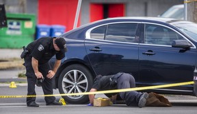 La police régionale de Halton est sur place après que le chef de la mafia Pat Musitano a été tué et un autre blessé lors d'une fusillade sur Plains Rd.  E. à Burlington, en Ontario.  le vendredi 10 juillet 2020.