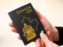 Le nouveau passeport canadien est dévoilé lors d'un événement à l'aéroport international d'Ottawa le 10 mai 2023.