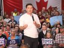 Le chef conservateur Pierre Poilievre s'exprime lors d'un rassemblement à Sudbury, en Ontario.  le jeudi 27 juillet 2023. 