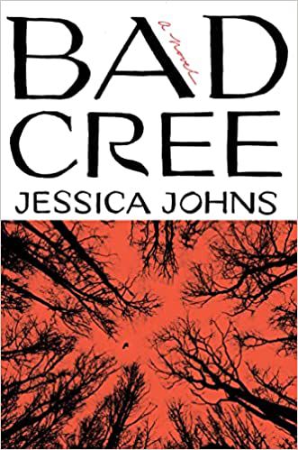couverture de Bad Cree : A Novel de Jessica Johns ;  photo teintée en rouge de bouleaux contre le ciel
