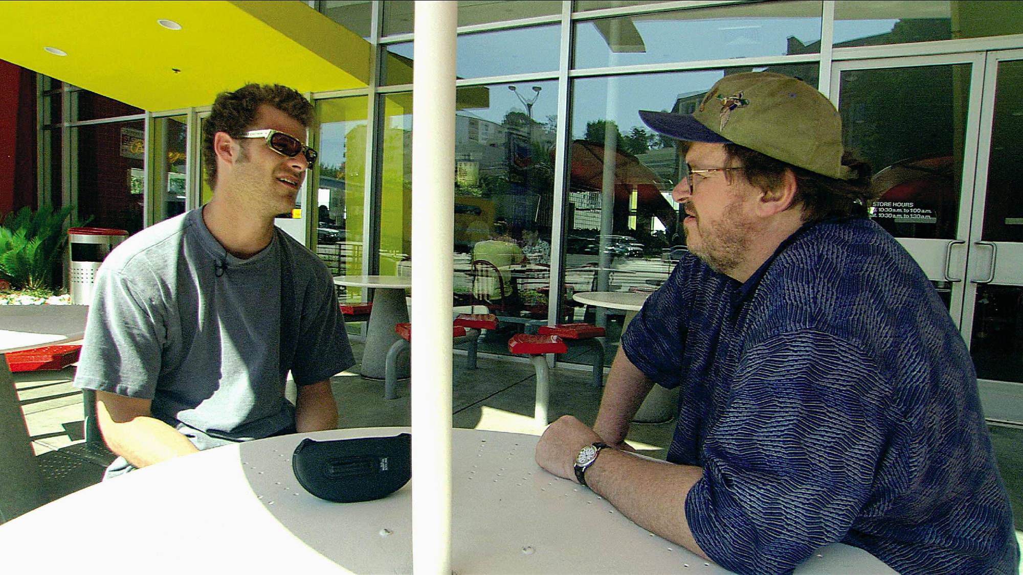Matt Stone interviewé par Michael Moore dans Bowling for Columbine