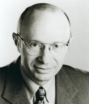 Daniel Stoffman sur une photo d'auteur pour son livre The Money Machine.