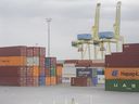 Des conteneurs maritimes sont exposés au Port de Montréal, le dimanche 25 avril 2021.