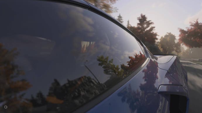 Capture d'écran de Forza Motorsport montrant une voiture bleue de près, montrant des reflets sur le côté de sa vitre gauche