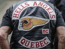 Une veste de motard des Hells Angels Québec.