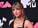 La chanteuse AMÉRICAINE Taylor Swift arrive pour les MTV Video Music Awards au Prudential Center de Newark, New Jersey.