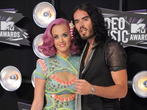 Katy Perry et Russell Brand sont photographiés aux MTV Video Music Awards en août 2011.