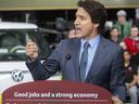 Le premier ministre Justin Trudeau prend la parole lors de l'annonce de l'usine de batteries pour véhicules électriques VW à St. Thomas, en Ontario.  le vendredi 21 avril 2023.  