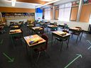 Une salle de classe vide à Toronto lors d’un confinement dû à la pandémie de COVID-19 en 2020.