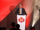 Le ministre de l'Énergie et des Ressources naturelles, Jonathan Wilkinson, prend la parole lors de la cérémonie d'ouverture du 24e Congrès mondial du pétrole au Telus Convention Centre de Calgary.