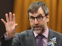 DOSSIER : Le ministre de l'Environnement et du Changement climatique Steven Guilbeault se lève pendant la période des questions à la Chambre des communes sur la Colline du Parlement à Ottawa le jeudi 18 mai 2023.