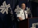 L'inspecteur de police de Montréal David Shane, vu lors d'une conférence de presse le lundi 28 août 2023, a déclaré que l'enquête menée jusqu'à présent sur l'incendie du Vieux-Montréal en mars a révélé que 