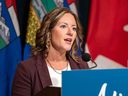 « Je crois à la technologie et à la réduction des émissions, mais je ne crois pas à la magie », a déclaré la ministre de l'Environnement de l'Alberta, Rebecca Schulz, à propos des politiques énergétiques fédérales.